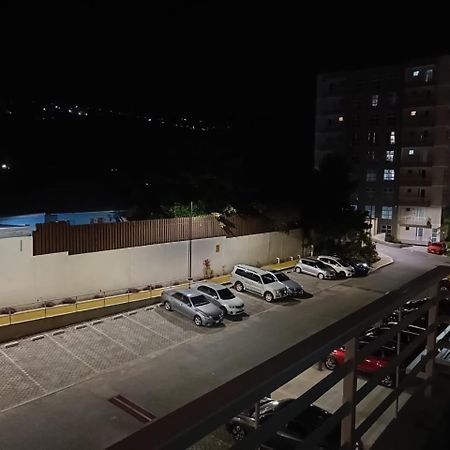 Lovely 2 Bedroom C̅ Netflix Across National Stadium Kingston Buitenkant foto