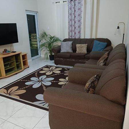 Lovely 2 Bedroom C̅ Netflix Across National Stadium Kingston Buitenkant foto