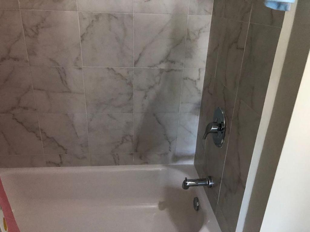 Lovely 2 Bedroom C̅ Netflix Across National Stadium Kingston Buitenkant foto